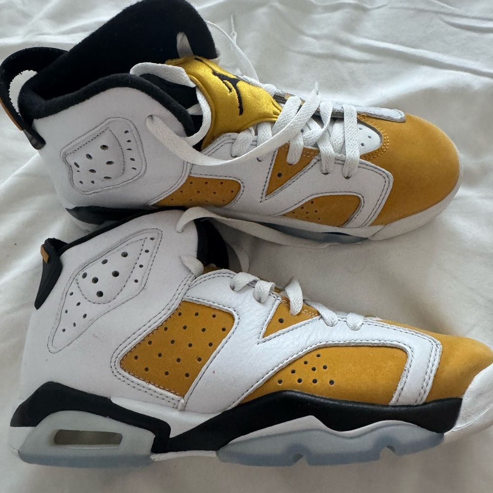 Jordan Kids White and Gold Sneakers Used